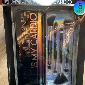 The color Workshop 5 pc Face brush Tin Set